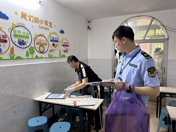 霞山區人民政府關于加強中小學生校外托管服務管理的指導意見